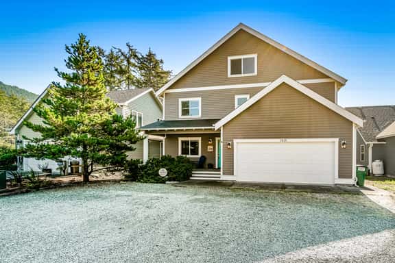 Dog friendly home near the beach with hot tub WiFi Ping Pong and foosball - Image 1