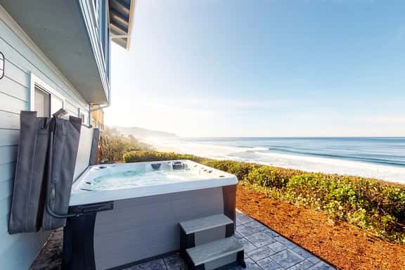 Oceanfront house with Pool table and private hot tub overlooking the ocean - Image 1