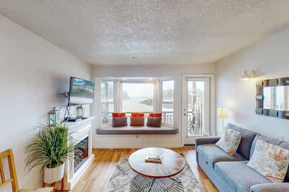 Oceanfront 2nd floor condo with ocean views balcony and seasonal beach access - Image 1