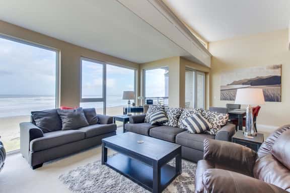 Contemporary oceanfront condo with amazing views dog friendly - Image 1