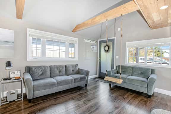 Adorable dog friendly hideaway with free WiFi private washer dryer and firepit - Image 1