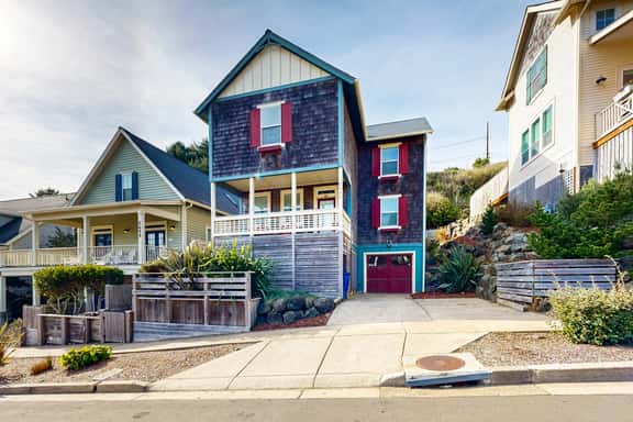 Dog friendly coastal home with private hot tub and park access - Image 1