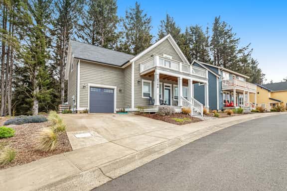 Oceanview home with WiFi washer dryer gas fireplace balcony - Image 1