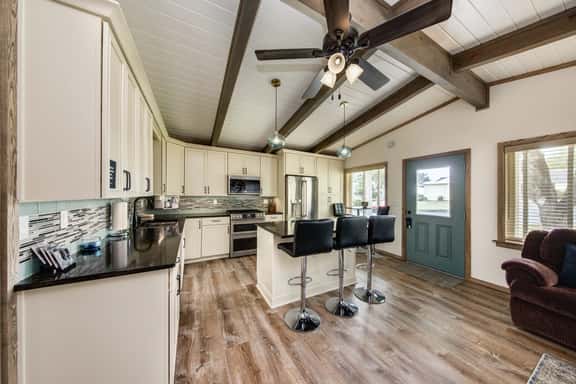 Snazzy home near the beach with private hot tub patio and grill - Image 1