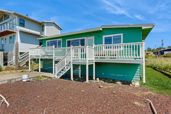 Waterfront house with ocean views and gorgeous sunsets dog friendly - Image 1