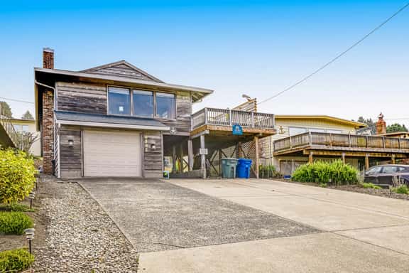 Spacious Coastal Retreat Walk to Beach with Hot Tub and Dog Friendly - Image 1
