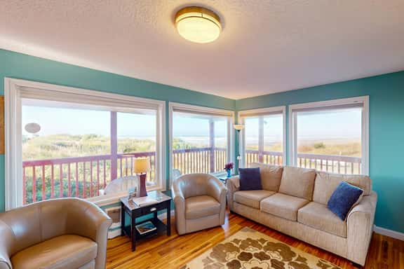 Family Friendly Oceanfront Condo with Free WiiFi Ocean Views and Easy Beach Access - Image 1