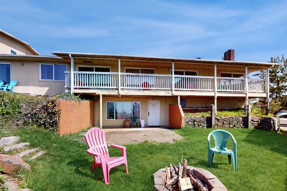 Dog Friendly Studio Condo with Ocean Views and Nearby Beach Access - Image 1