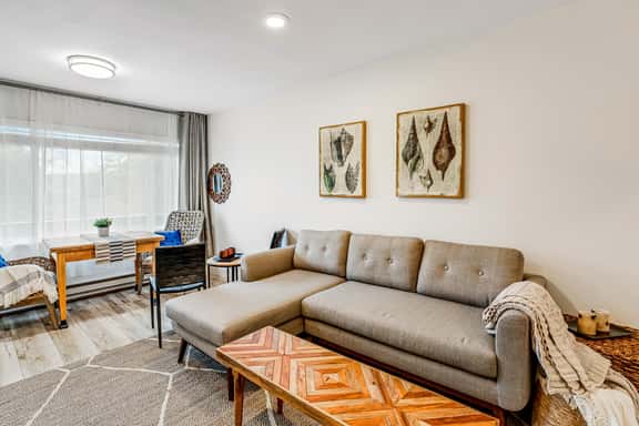 Vibrant polished condo with oceanfront views patio and with easy beach access - Image 1