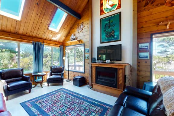 Home near the ocean with beach access washer dryer decks two dogs welcome - Image 1