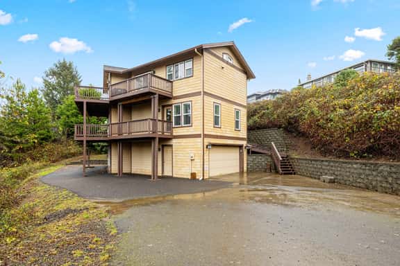 Three story ocean view home with balconies grill and open layout dog friendly - Image 1