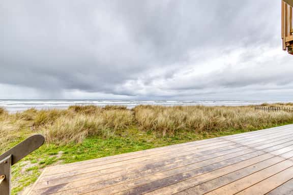Oceanfront house with amazing views and short walk to downtown dogs welcome - Image 1