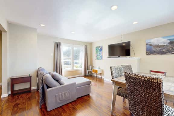 Modern Condo with Peekaboo Ocean Views Nearby Beach Access Dogs OK - Image 1