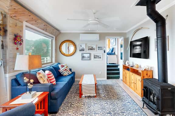 Nautical Themed Family Friendly Beach House with Three Arches View - Image 1