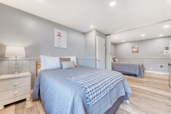 Two Dog Friendly Studios with Full Kitchen and Kitchenette Walk to the Beach - Image 1