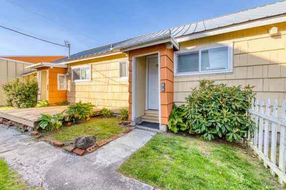 Four Dog Friendly Rentals Near Beach Access Ideal for Multi Families - Image 1
