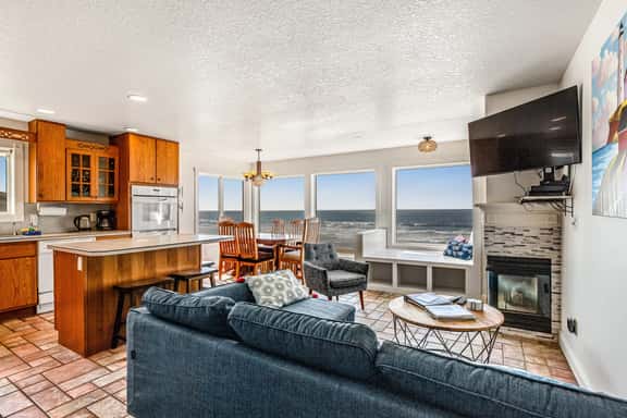 Waterfront dog friendly home a few steps from the beach with hot tub - Image 1