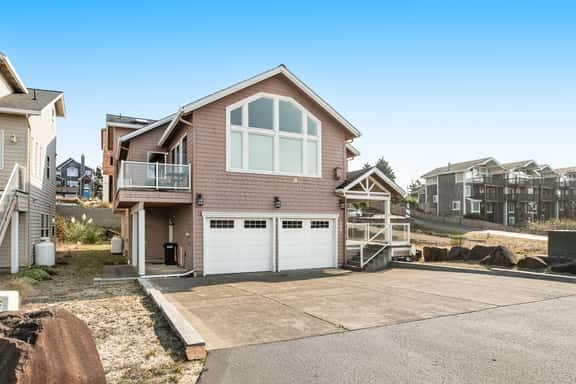Dog friendly beach home ideal for entertaining with 2 fireplaces and great kitchen - Image 1