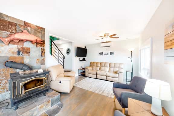 Charming Ocean View Home with Free WiFi and Private Washer Dryer Dogs Welcome - Image 1
