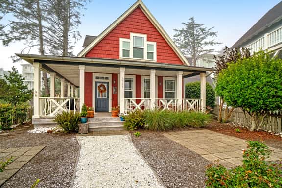 Romantic Oregon Coast Escape with Porch, Fireplace & Garden Charm - Image 1