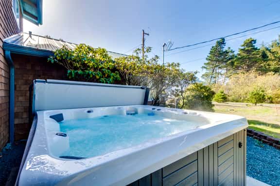 Dog Friendly Home with Private Hot Tub and Game Room Near the Beach and Nedonna Lake - Image 1