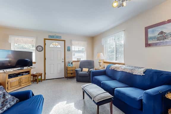 Charming house with tranquil setting near the beach - Image 1