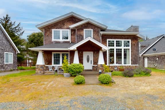 Oasis on the coast with easy beach access and woodstove - Image 1