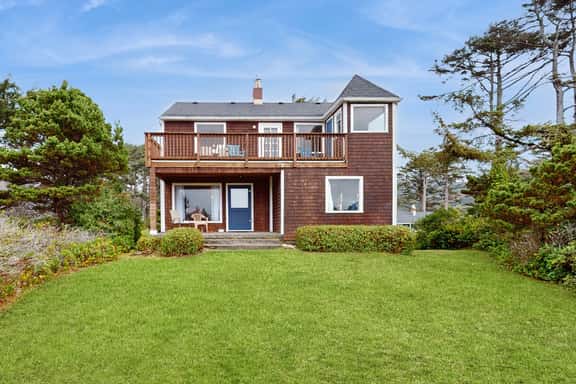 McKinnon's beach house oceanfront with beach views deck patio and fireplace dog friendly - Image 1