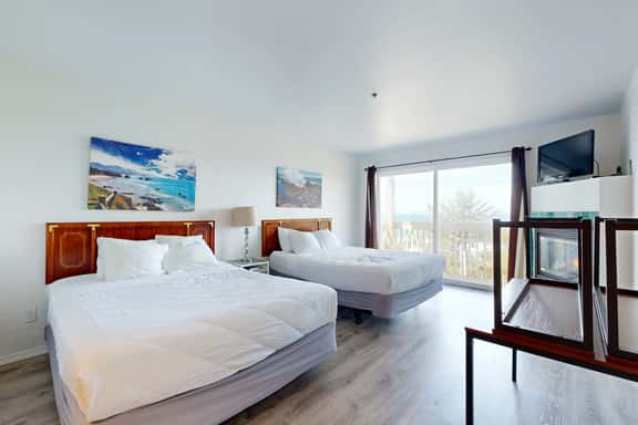 Oceanview Dog Friendly Studio with Awesome Views and Easy Beach Access - Image 1