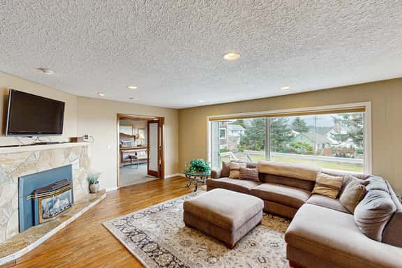 Cozy Oceanview Cottage in Great Location Close to Beach - Image 1