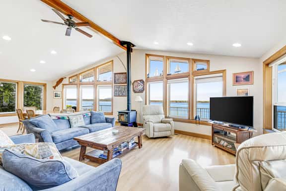 Dog Friendly Bay View Home with Nautical Decor Close to Beach - Image 1