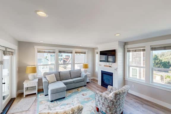 Ocean Views, Hot Tub & Coastal Comfort - Image 1