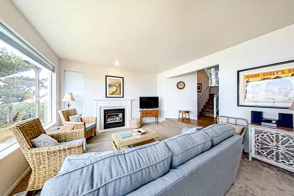 Two Story Dog Friendly Oceanfront Home with Free WiFi and Gas Fireplace - Image 1