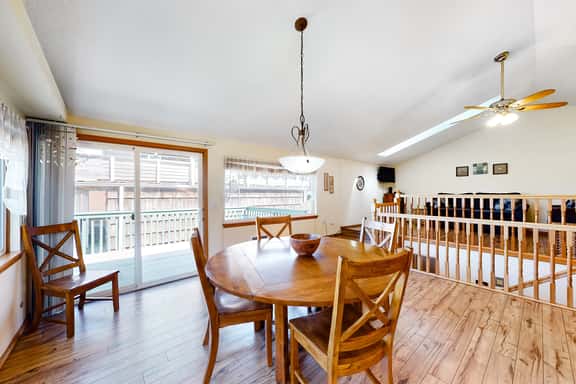 Family Friendly Coastal Home with Free WiFi Washer Dryer and Easy Beach Access - Image 1