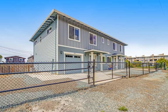 Beachside home with central AC washer dryer 1 minute walk to beach - Image 1