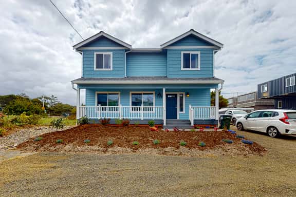 4BR home steps from the beach with private hot tub fireplace and firepit - Image 1
