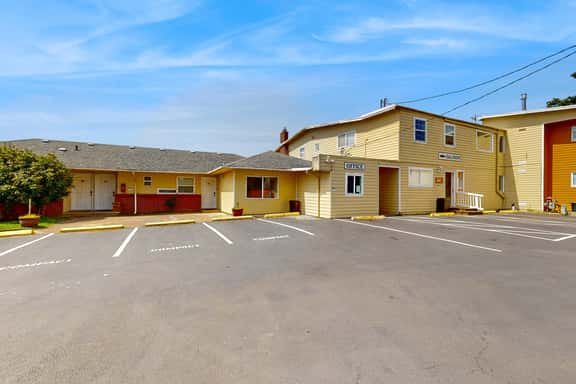 Oceanview Condo Dog Friendly Close to Beach and Everthing in Town - Image 1