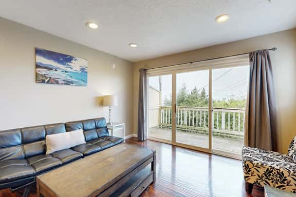 Oceanview Condo with Easy Beach Access and Full Kitchen Dogs OK - Image 1