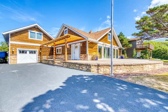 Lakefront home with furnished deck firepit and amazing views walk to the beach - Image 1