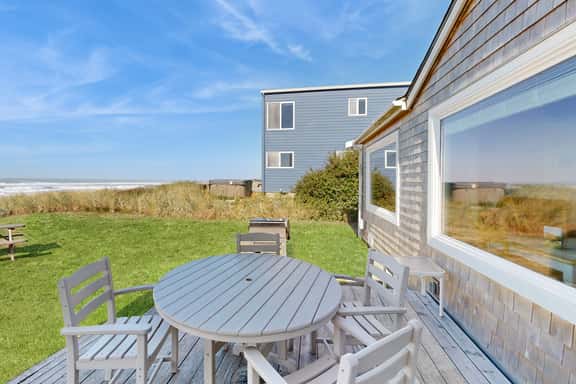 Quaint Beach Getaway with Beach Access Ocean View and Perfect Location Near Town - Image 1