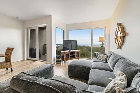 Modern Condo on the Beach with Spectacular Views - Image 1