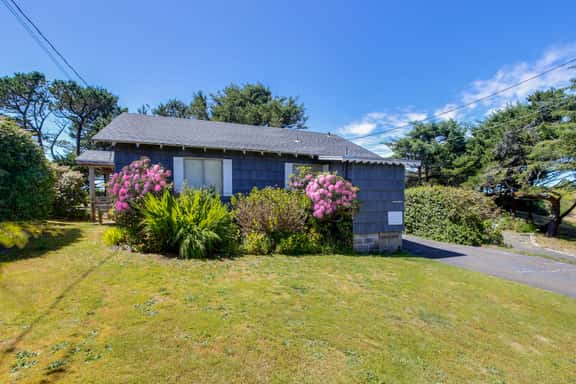 Dog-Friendly Beach Cottage in Peaceful Neskowin - Image 1