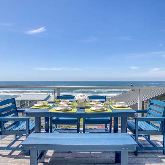 Oceanview Group Getaway in Prime Beachside Location - Image 1