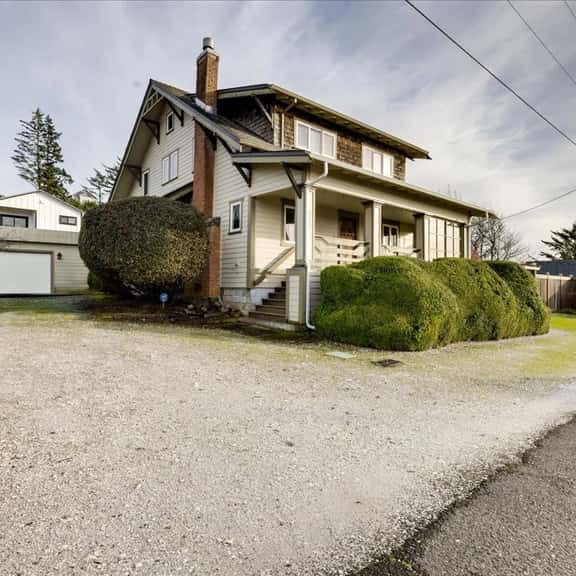 A Craftsman style gem, hot tub, close to ocean - Image 1