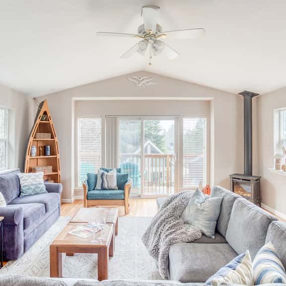 Bright home near beach with fast WiFi fireplace and washer dryer - Image 1