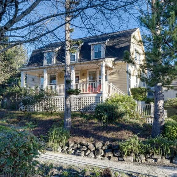 Family friendly home with game room, hot tub, steps to ocean - Image 1