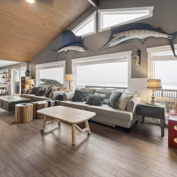 Oceanfront dog friendly house with deck private hot tub and stunning views - Image 1