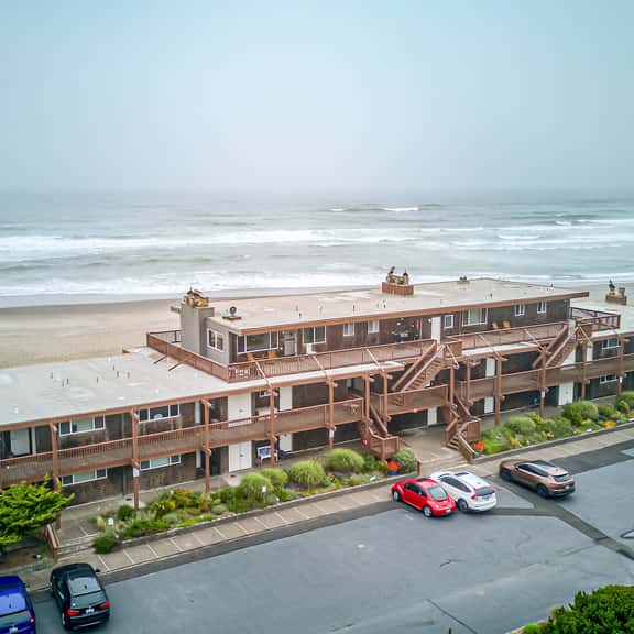 Oceanfront Condo with Sweeping Views and Beach Access - Image 1