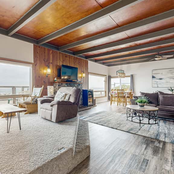 Charming Oceanfront Two Story Home Private Hot Tub Deck Gas Grill and Views - Image 1