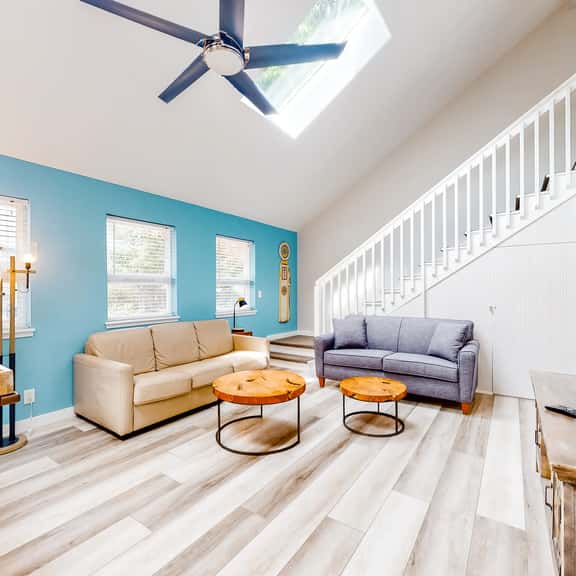 Enchanting home near the coast with hot tub full kitchen and washer dryer - Image 1